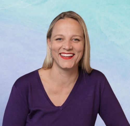 zahlen numerologie lebenszahl.Janaina von Moos ist Unternehmerin, Autorin und Business Numerologin. Sie zeigt, wie sich Business, Familie und Seelenplan verbinden lassen – auf Basis von 16 Jahren Gründungserfahrung, energetischer Heilung und gelebter Transformation.