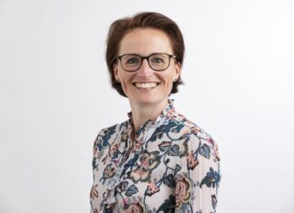 Zugänglichkeit als Wettbewerbsvorteil Zugänglichkeit macht Websites erfolgreicher Ramona Wöpe Foto-Credits: Claudia Masur