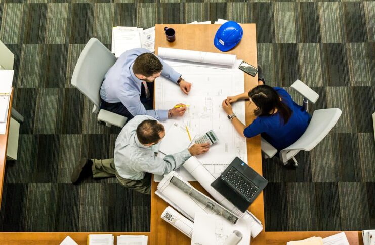 Emotionale Intelligenz prägt die Zukunft der Arbeit. Wie psychologische Sicherheit und Kommunikation im Job Teams erfolgreicher machen. Image by Malachi Witt from Pixabay