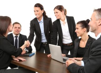 Karriere im Umbruch: Warum Generation X neu durchstartet Generation X, beruflicher Neustart und lebenslanges Lernen Generation X, beruflicher Neustart und lebenslanges Lernen Image by Werner Heiber from Pixabay