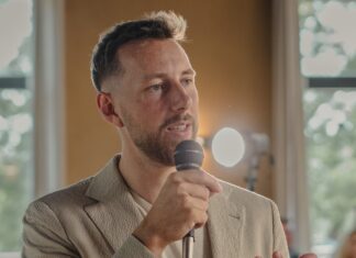 Digitale Identität & Eigentum: Warum dein Konto allein nicht reicht Plattformen, Eigentum und Zugriff im digitalen Zeitalter Daniel Keller Speaking