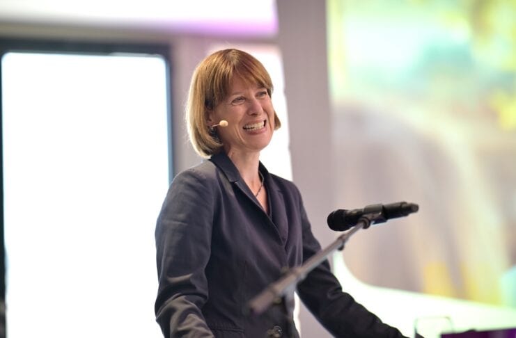 Frauen: Chancengleichheit in Unternehmen stärken Staatsministerin Heike Hofmann während ihrer Keynote beim Frauengipfel 2026 im Hauptsitz der Evangelischen Bank in Kassel. (c) Sascha Mannel